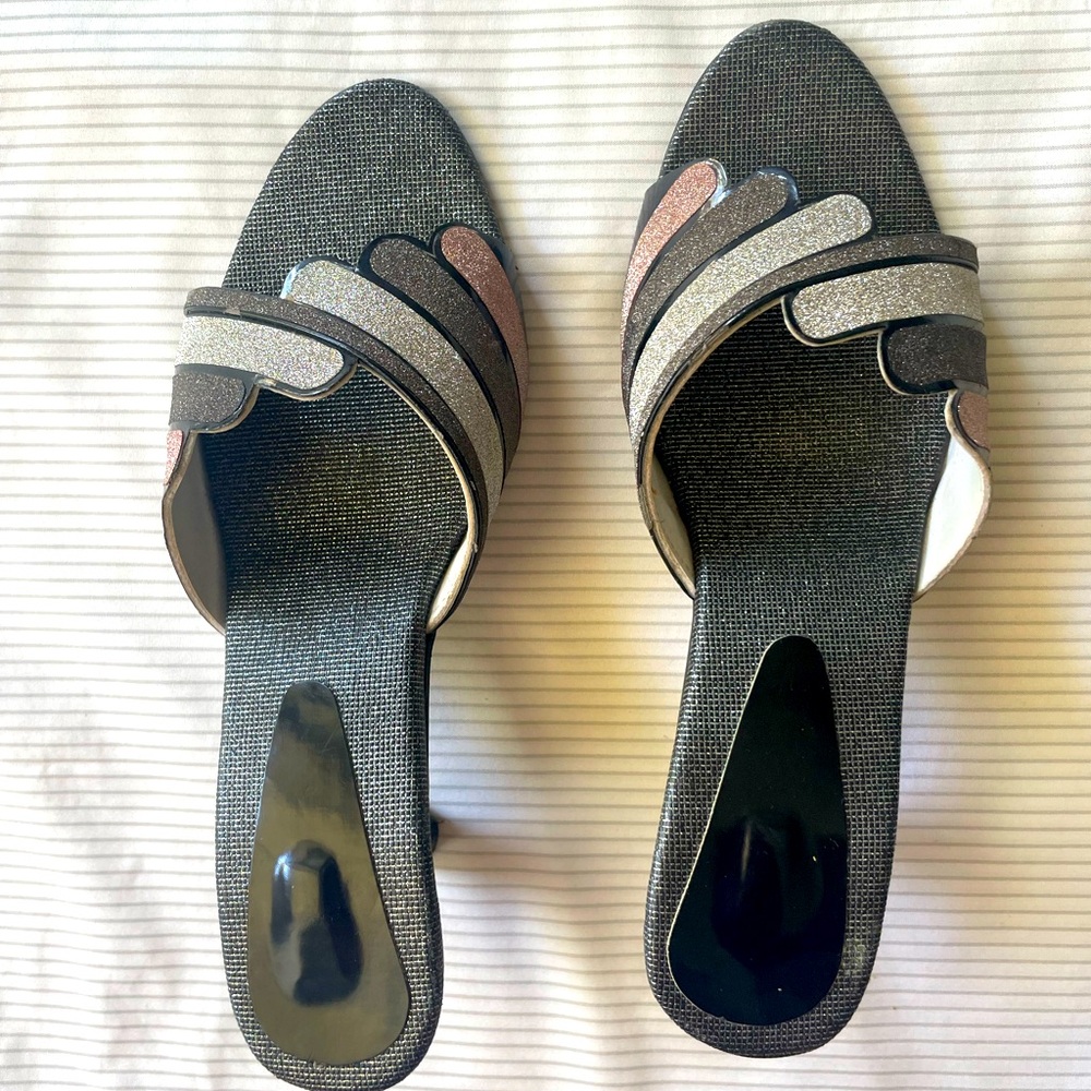 Chic Women's Glitter Mules Size 6